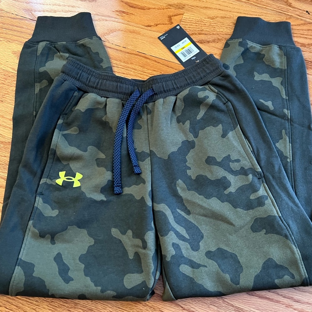 Under Armour green camo sweatpants NWT size medium